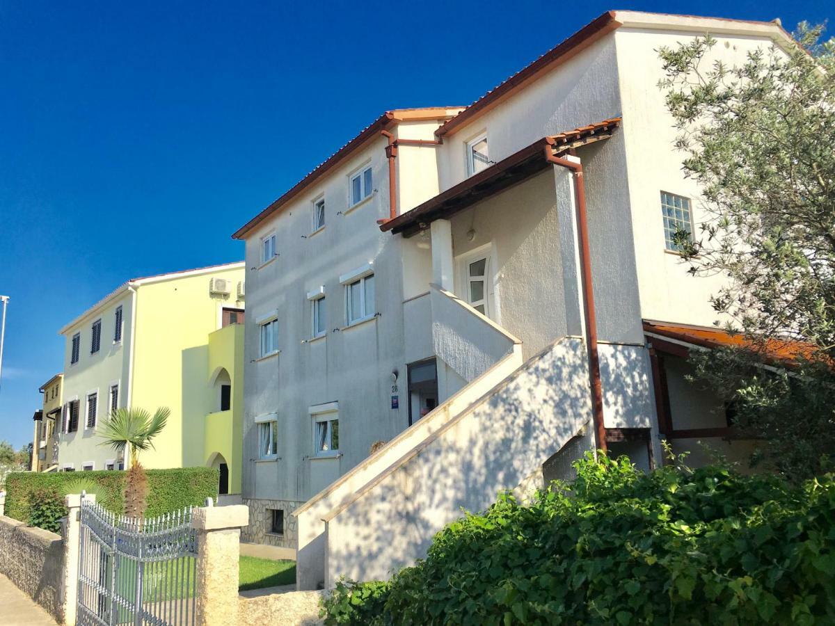 E & E Hotel Medulin Bagian luar foto